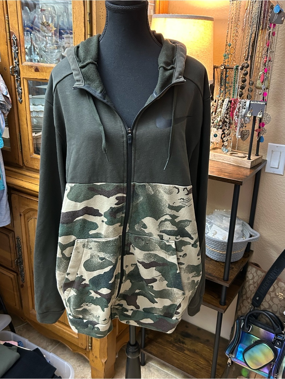 Nike Olive Green Hooded Zip-Up Jacket with Camouflage Pocket Panel